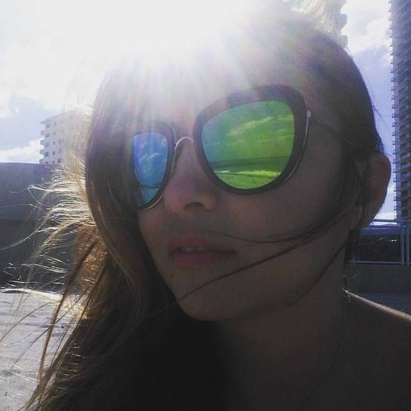 Meet your Posher, Elena - Picture 1 of 1